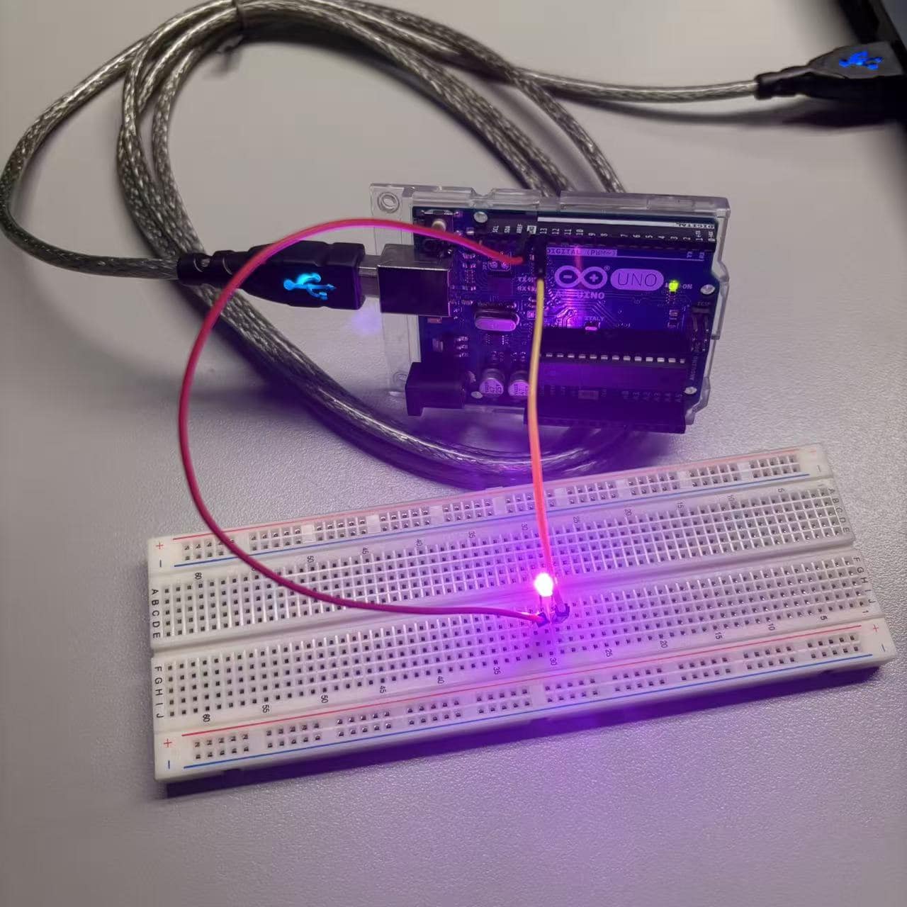 After testing the connection between the Arduino and the computer, the small light turned on. <div class='container'><iframe class='responsive-iframe' src='https://www.youtube.com/embed/tgbNymZ7vqY'></iframe></div>