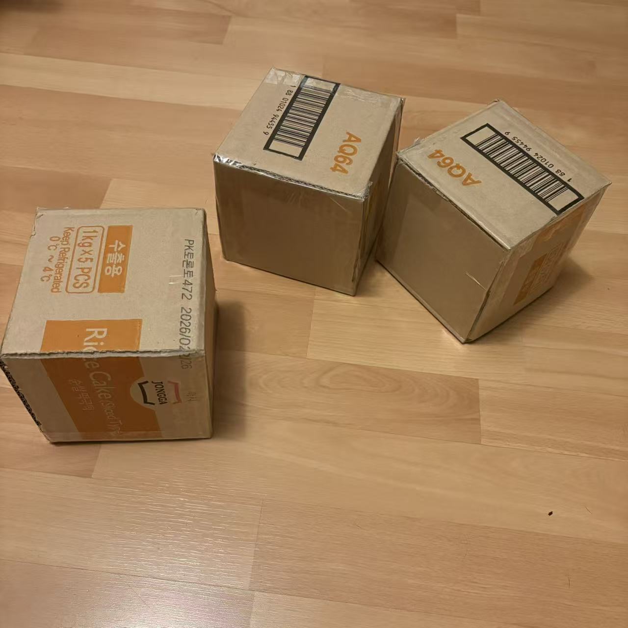 The paper cube has been preliminarily completed.